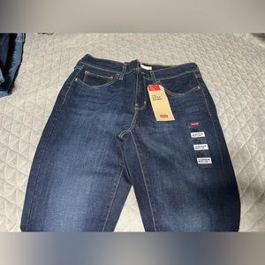 Brand new Levi 710 jeans